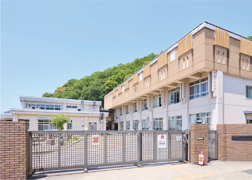 �s�����P�菬�w�Z ��270m  �k��4��