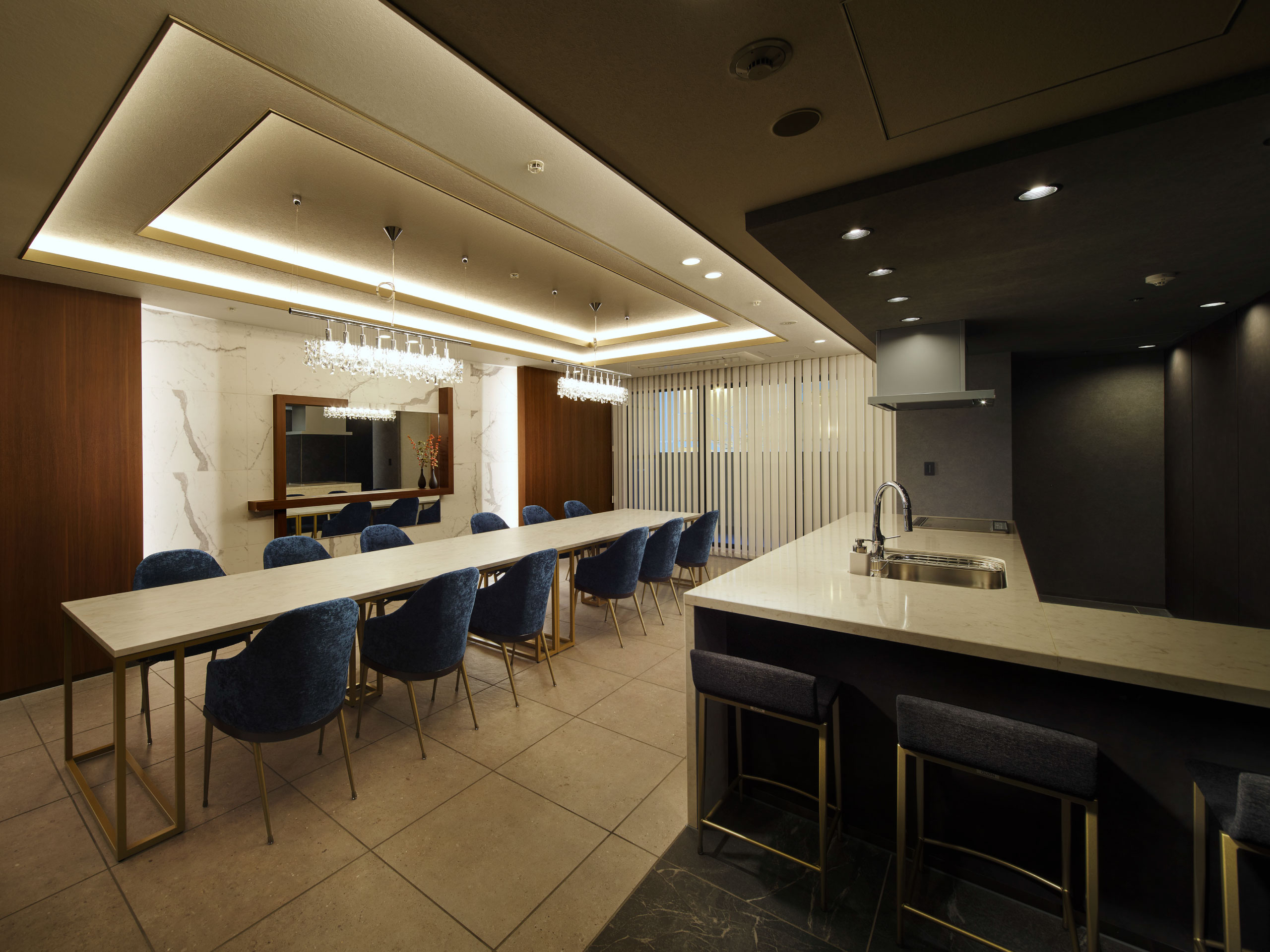 �p�[�e�B���[���i2025�N12���B�e�j